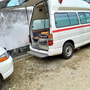 Toyota Regius 2005 White