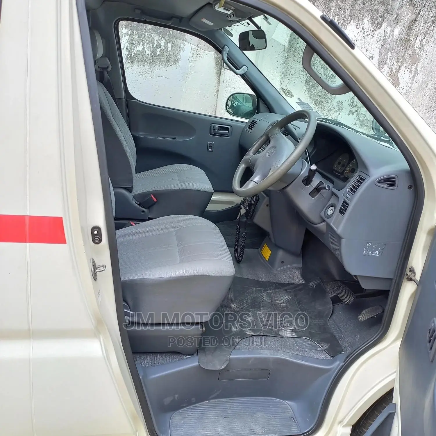 Toyota Regius 2005 White