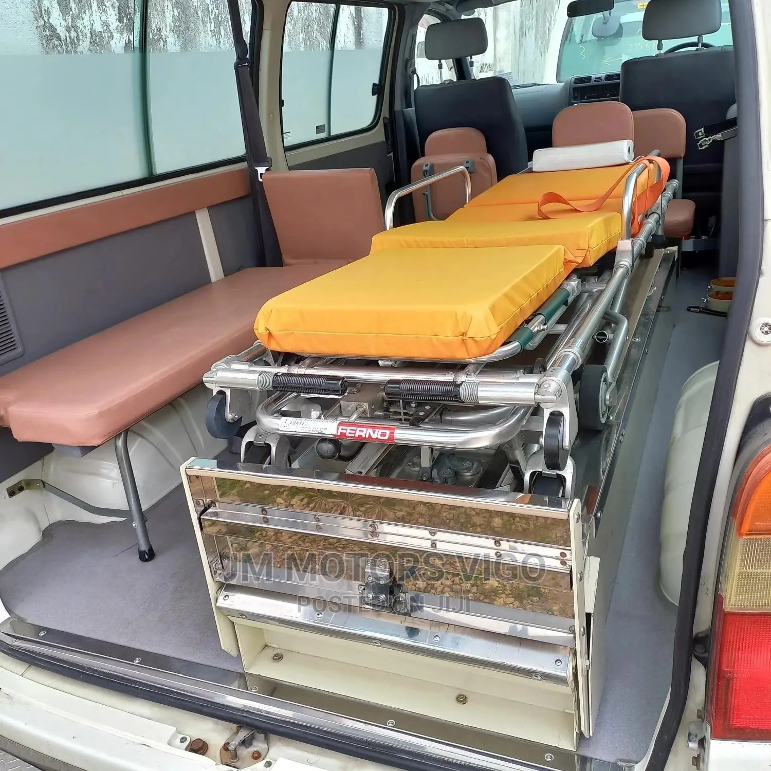 Toyota Regius 2005 White