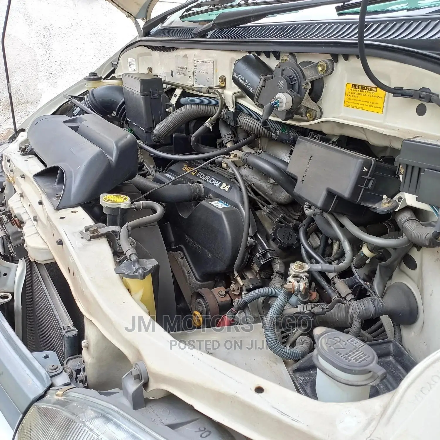 Toyota Regius 2005 White
