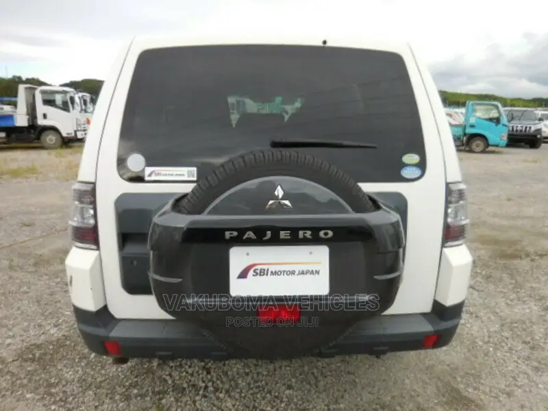 Mitsubishi Pajero 2007 White