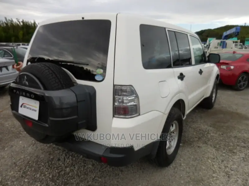Mitsubishi Pajero 2007 White