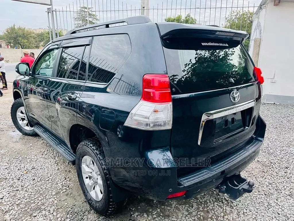 Toyota Land Cruiser 2010 Black