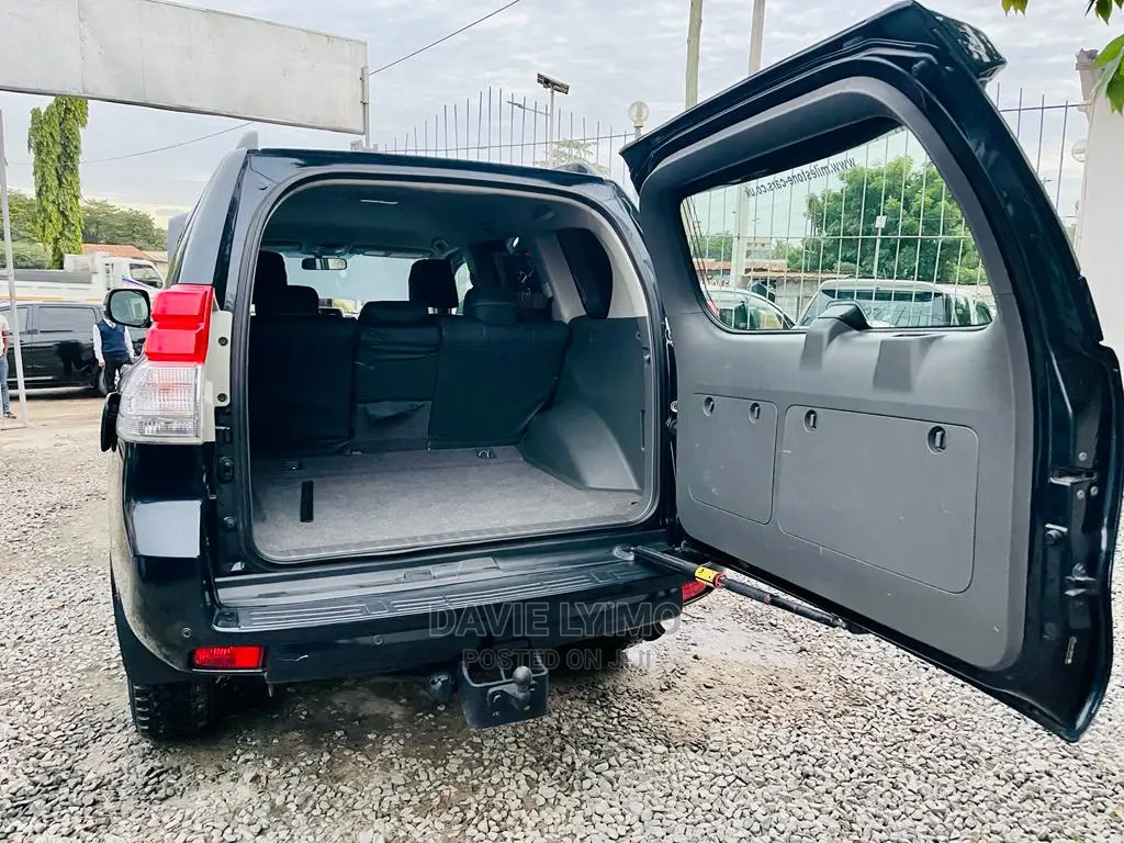 Toyota Land Cruiser 2010 Black