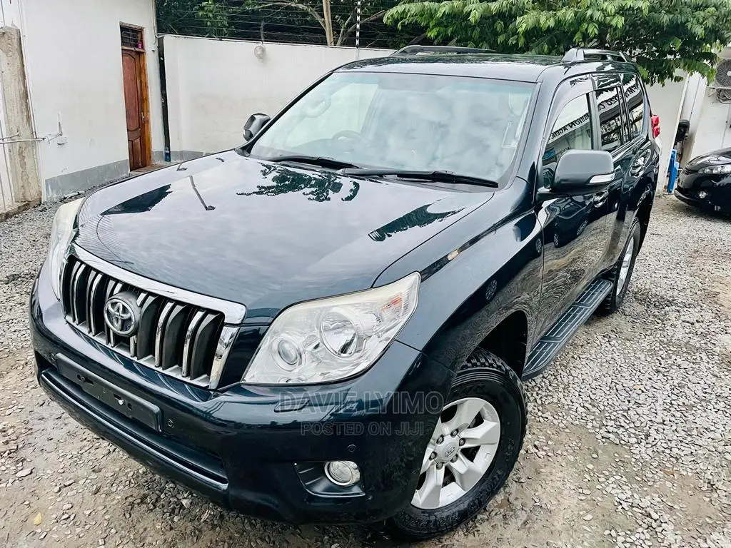 Toyota Land Cruiser 2010 Black