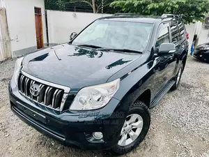 Toyota Land Cruiser 2010 Black