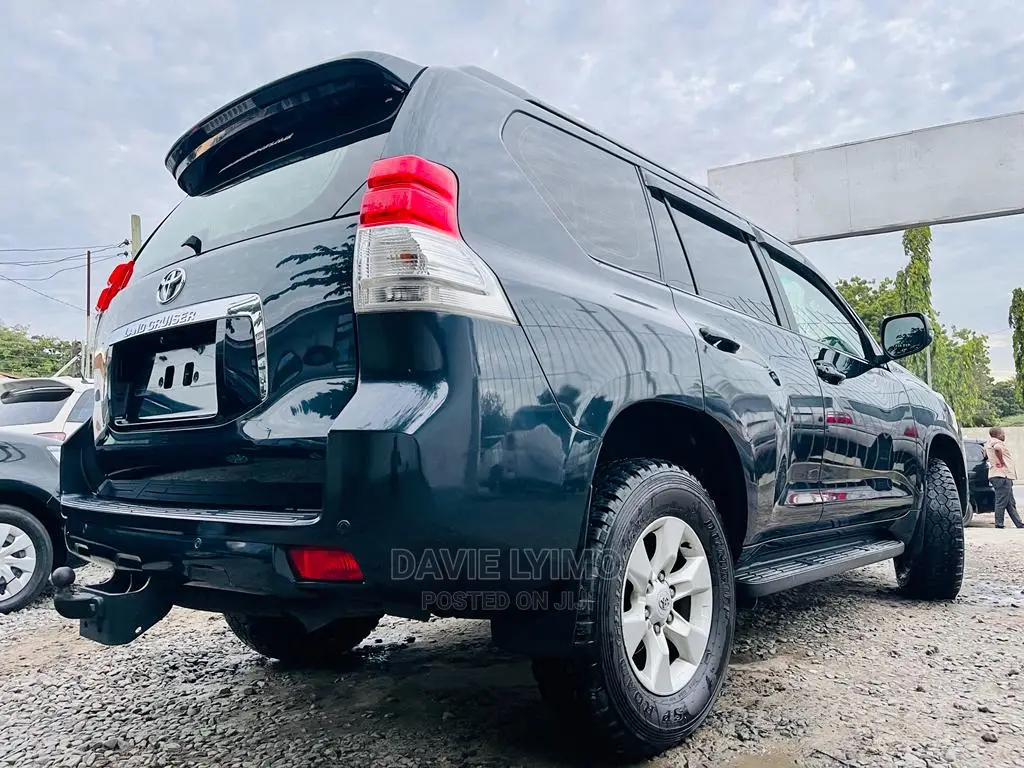 Toyota Land Cruiser 2010 Black