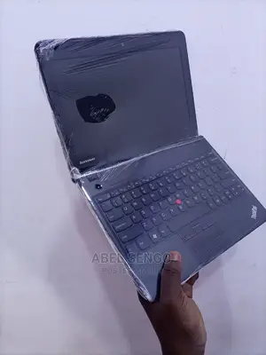 Laptop Lenovo ThinkPad X131e 4GB Intel Core I3 HDD 320GB