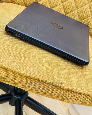 New Laptop HP 15-Dw0037wm 8GB Intel Core I5 SSD 512GB