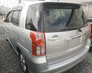 Toyota Raum 2006 Silver