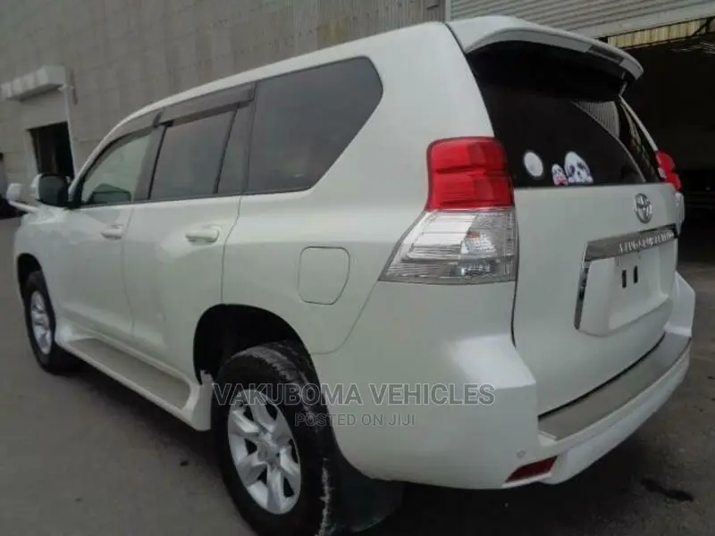 Toyota Land Cruiser Prado 2011 Pearl
