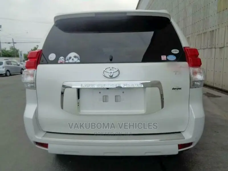 Toyota Land Cruiser Prado 2011 Pearl