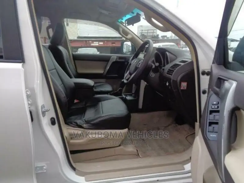 Toyota Land Cruiser Prado 2011 Pearl
