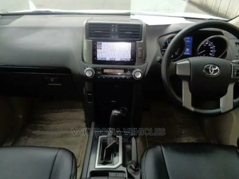 Toyota Land Cruiser Prado 2011 Pearl