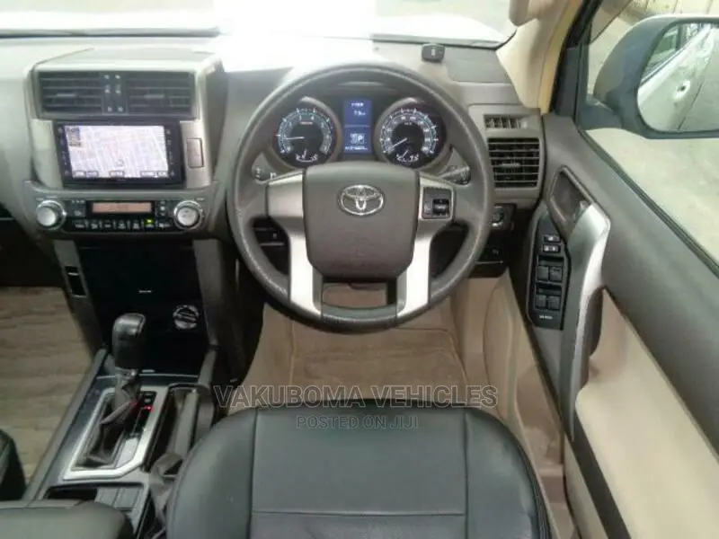 Toyota Land Cruiser Prado 2011 Pearl