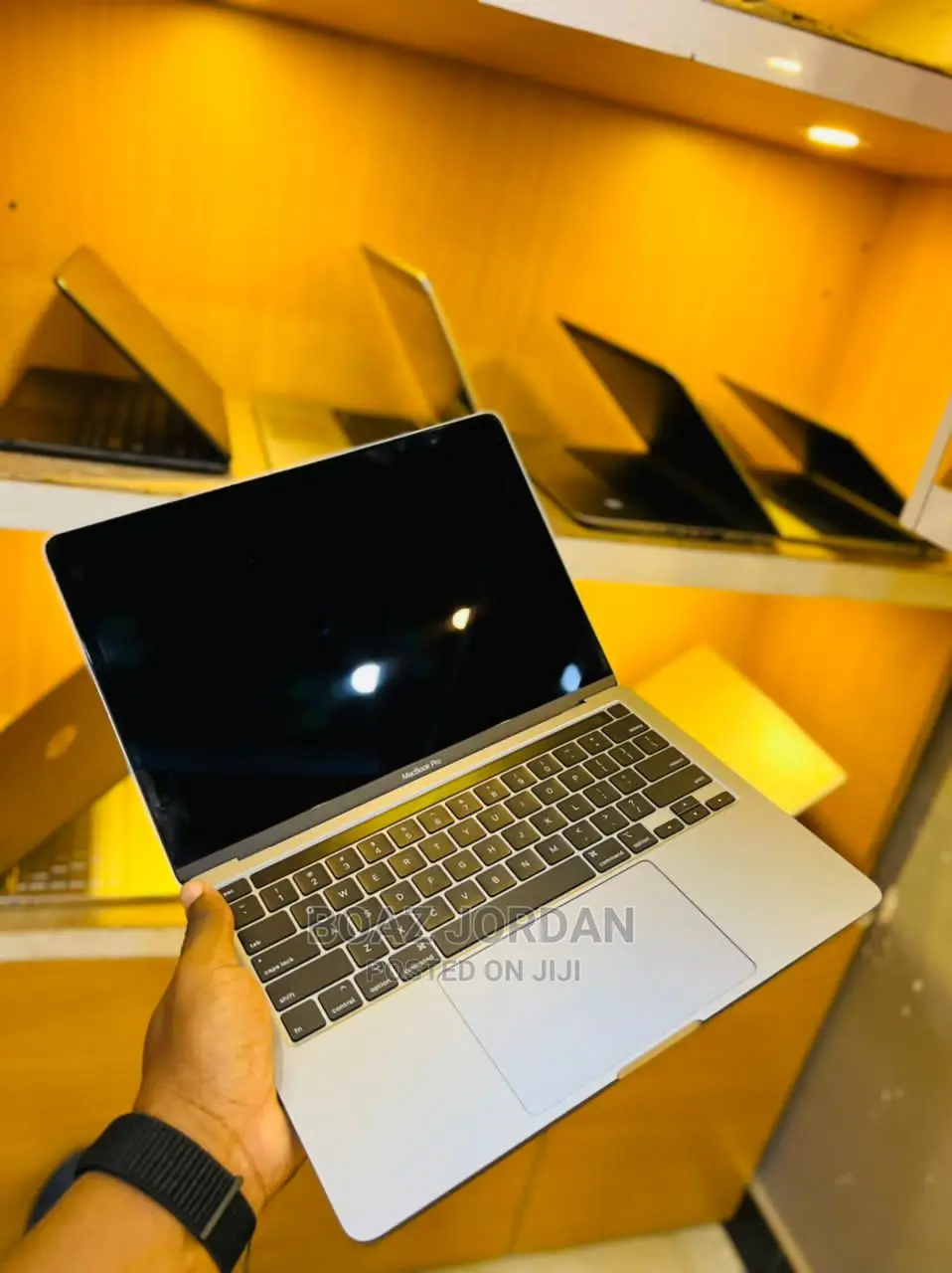 New Laptop Apple MacBook 2020 8GB Intel Core I5 SSD 512GB