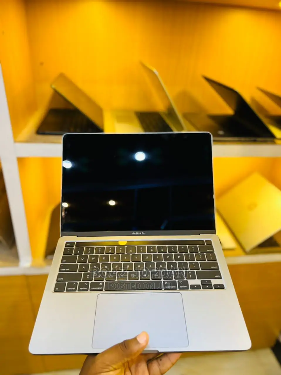 New Laptop Apple MacBook 2020 8GB Intel Core I5 SSD 512GB