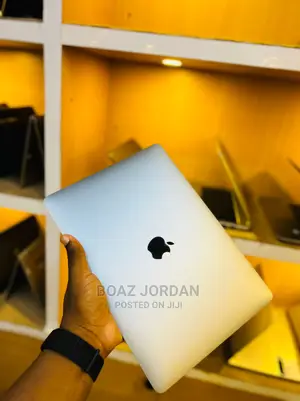 New Laptop Apple MacBook 2020 8GB Intel Core I5 SSD 512GB