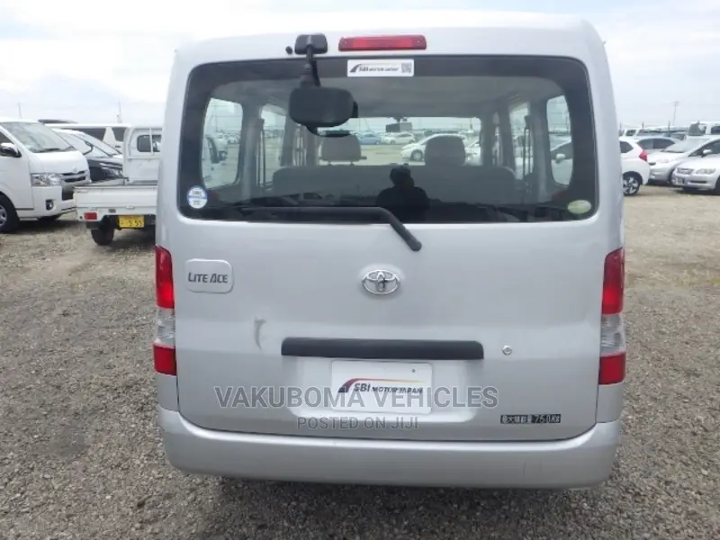 Toyota Lite-Ace 2010 Silver