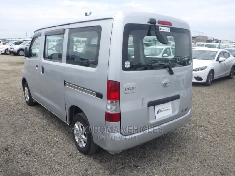 Toyota Lite-Ace 2010 Silver