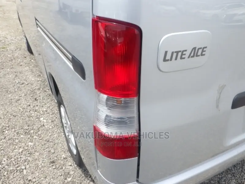 Toyota Lite-Ace 2010 Silver
