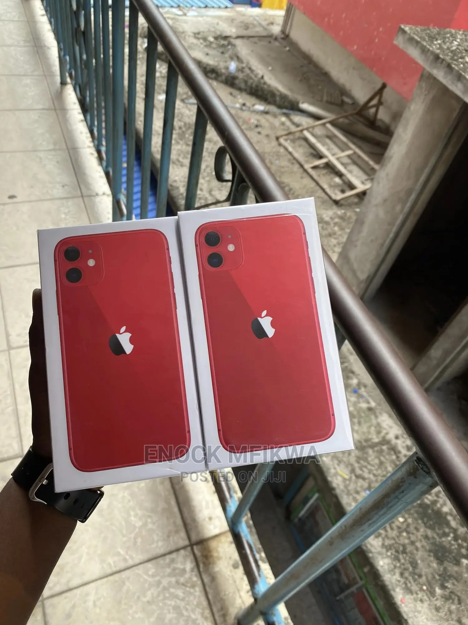 New Apple iPhone 11 64 GB Red