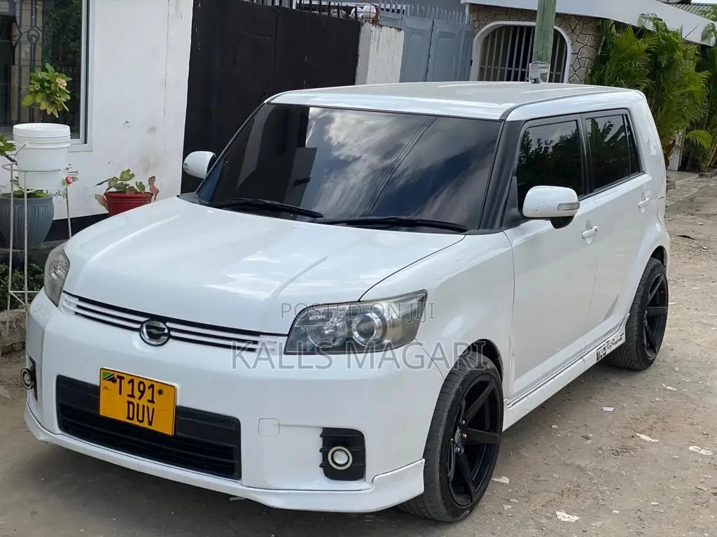 Toyota Corolla Rumion Hatchback 1.8 AWD 2009 White