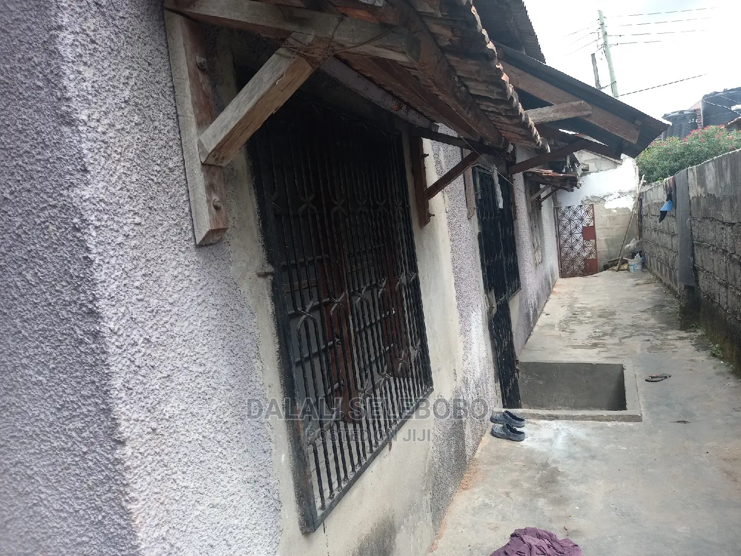 8bdrm Bungalow in Sinza C for sale
