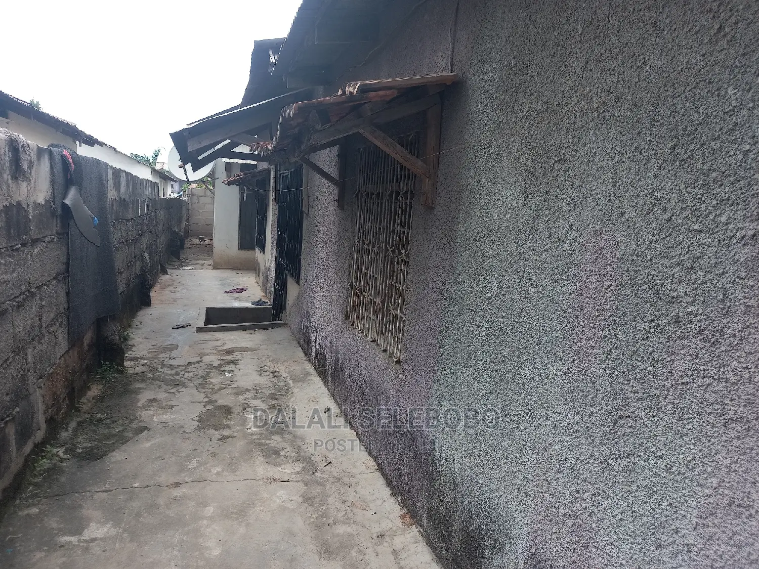 8bdrm Bungalow in Sinza C for sale
