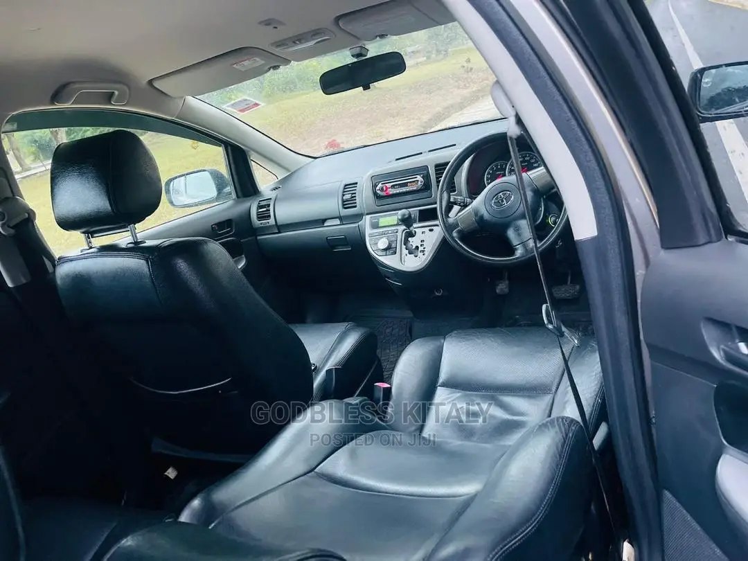 Toyota Wish 2005 Silver