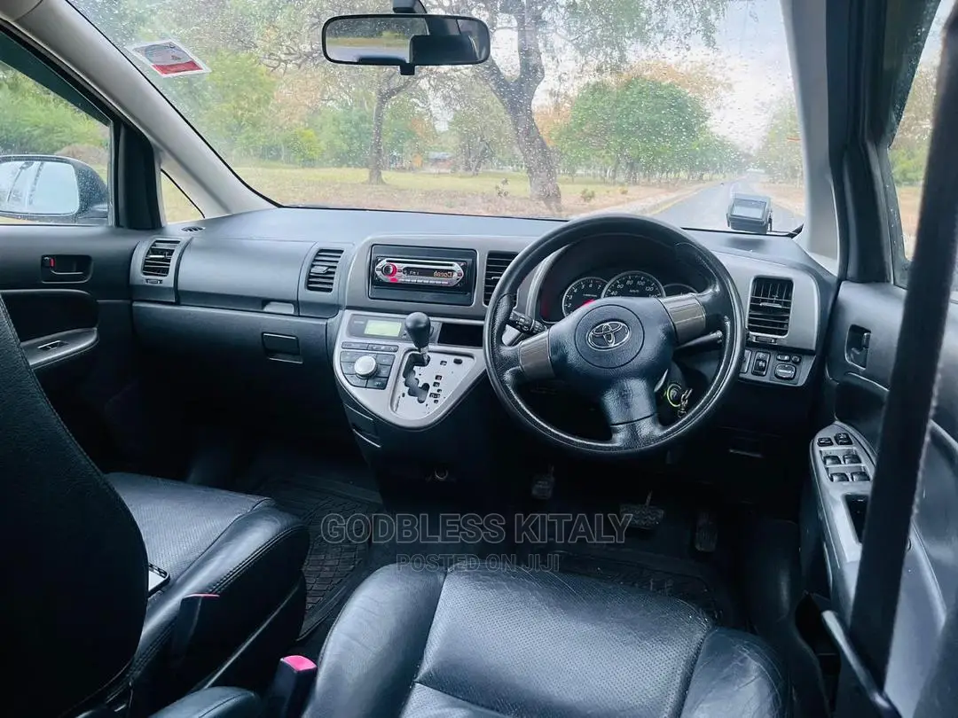 Toyota Wish 2005 Silver