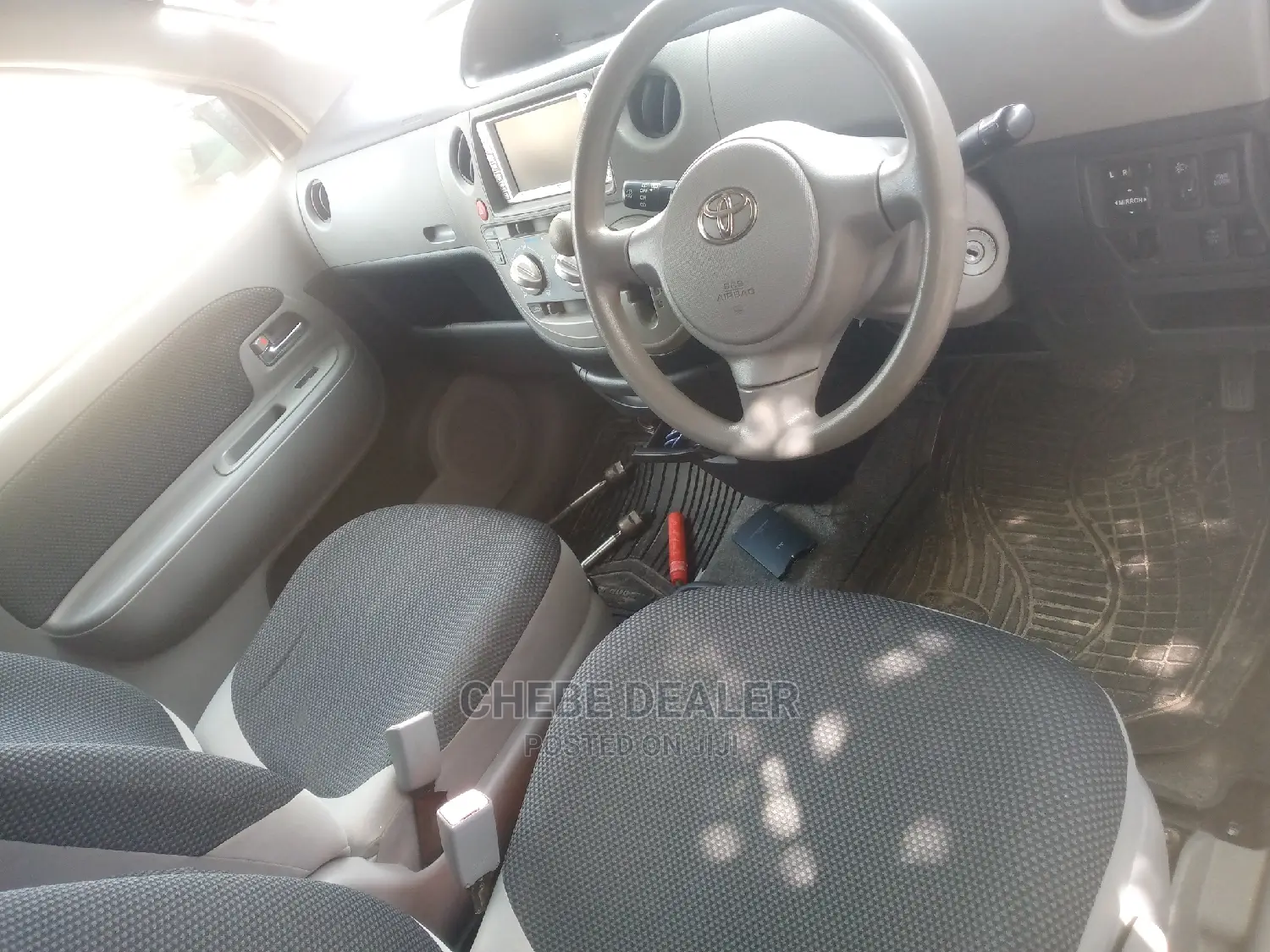 Toyota Sienta 1.5 AWD 2006 Silver