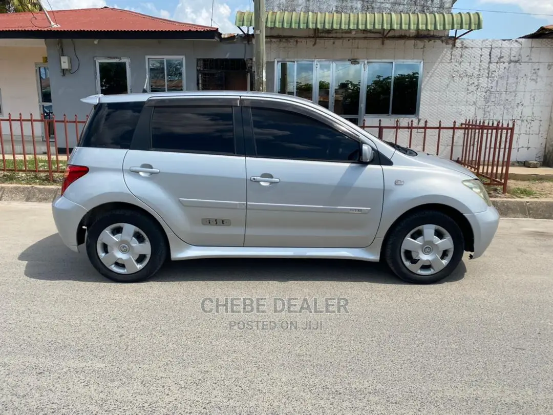 Toyota IST 2006 Silver
