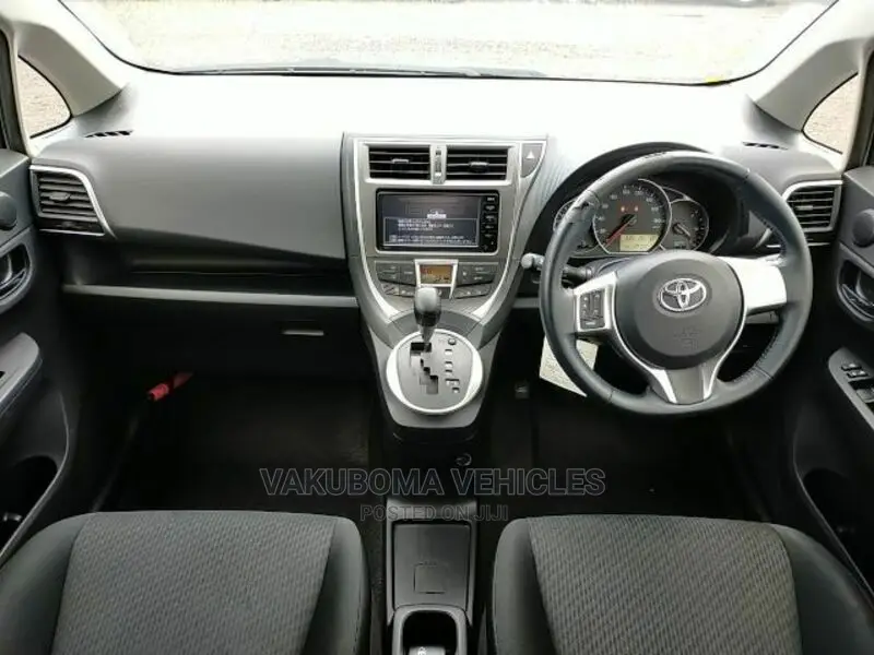 Toyota Ractis 2013 Black