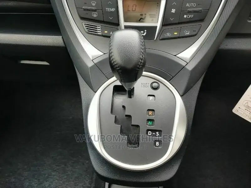 Toyota Ractis 2013 Black