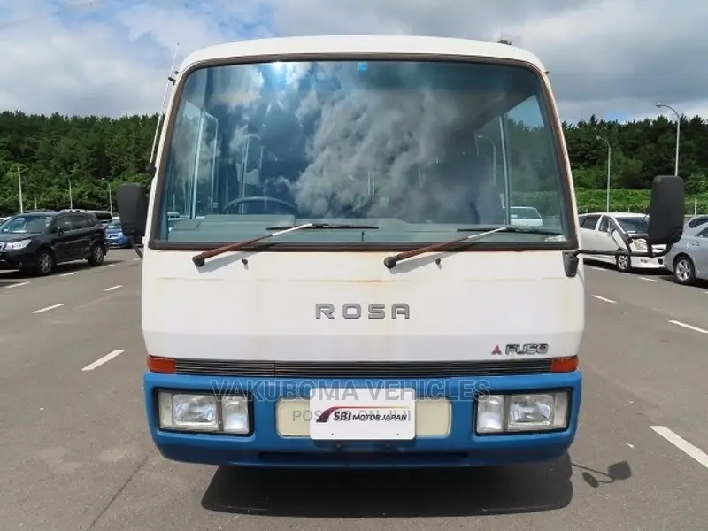 Mitsubishi Fuso Rosa 1990 White