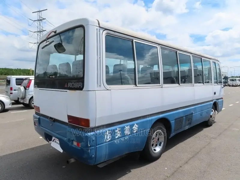 Mitsubishi Fuso Rosa 1990 White