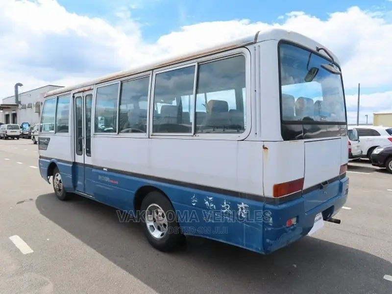 Mitsubishi Fuso Rosa 1990 White