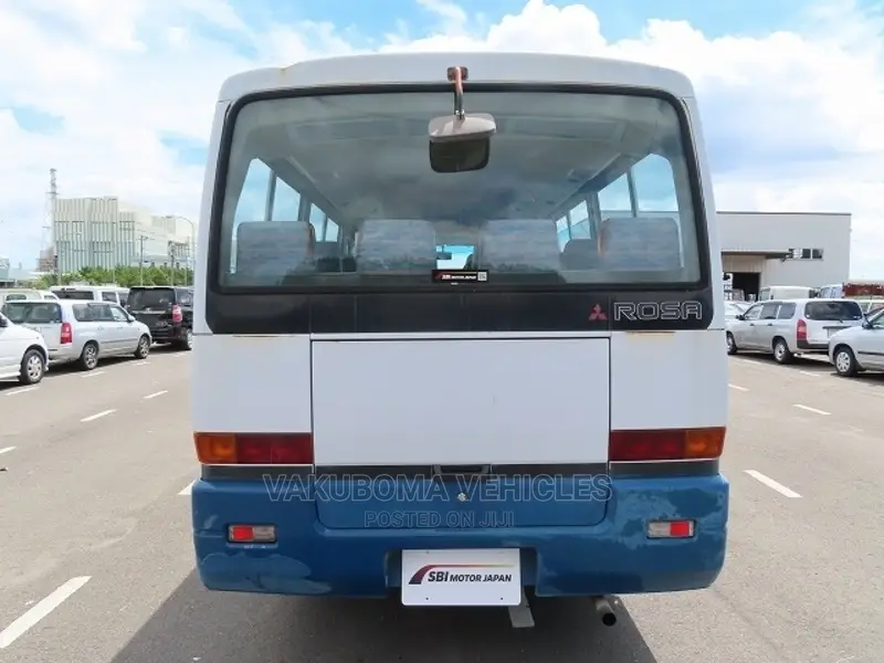 Mitsubishi Fuso Rosa 1990 White