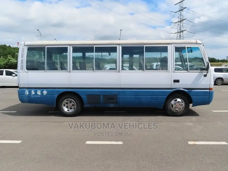 Mitsubishi Fuso Rosa 1990 White