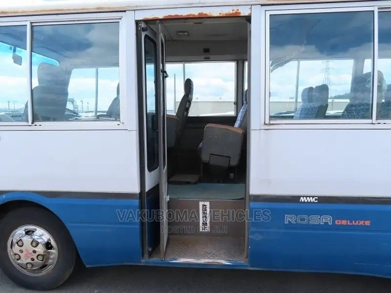 Mitsubishi Fuso Rosa 1990 White