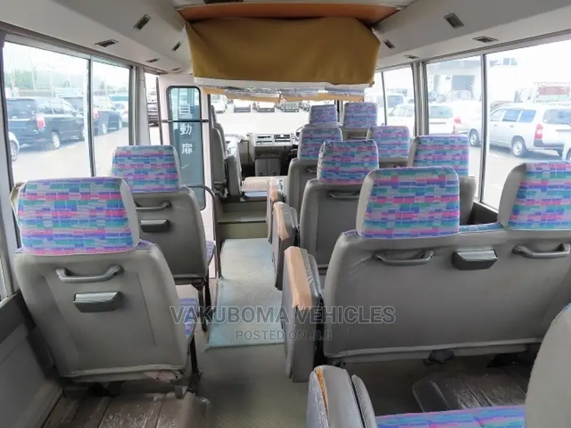 Mitsubishi Fuso Rosa 1990 White