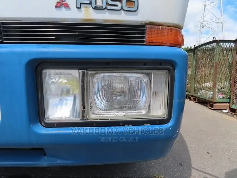 Mitsubishi Fuso Rosa 1990 White