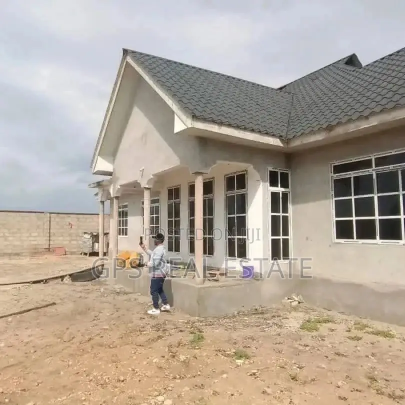 5bdrm House in Maxposh, Kigamboni for Sale
