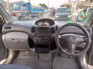 Toyota Fun Cargo 2004 Gold