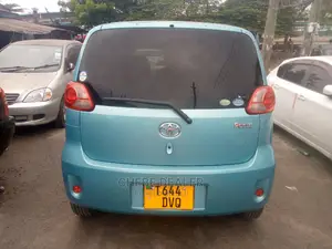 Toyota Porte 1.3 FWD 2004 Blue