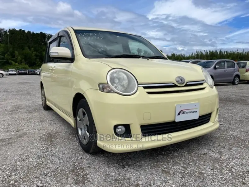 Toyota Sienta 2007 Yellow