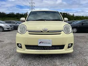 Toyota Sienta 2007 Yellow