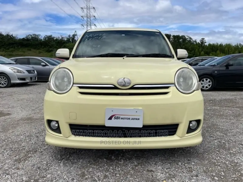 Toyota Sienta 2007 Yellow