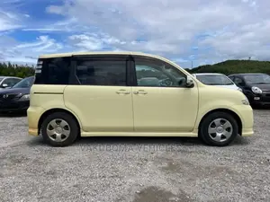 Toyota Sienta 2007 Yellow